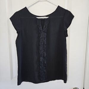 Express blouse lace detail front black women's xs cap sleeve key hole neckline